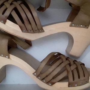 Tinley Road Denmark Cognac sandals